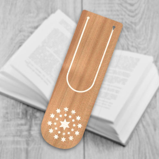 Holzlesezeichen: Ausgestanzte Sternenkreise
