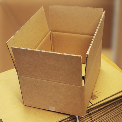 Zweiwelliger stabiler Versandkarton